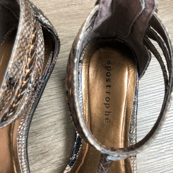 Apostrophe Sandals - Picture 3 of 8